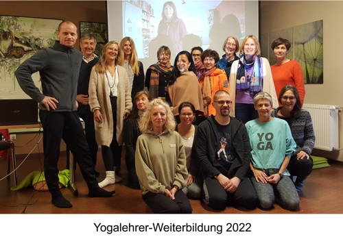 Gruppenbild-Yogalehrer-Weiterbildung-2022-500.jpg